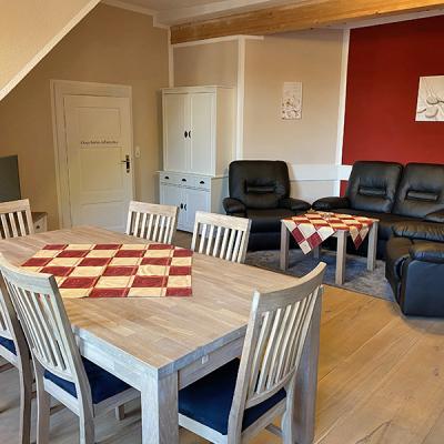 01 Hofblick Wohnraum Bild1