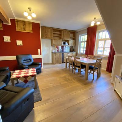 02 Hofblick Wohnraum Bild2