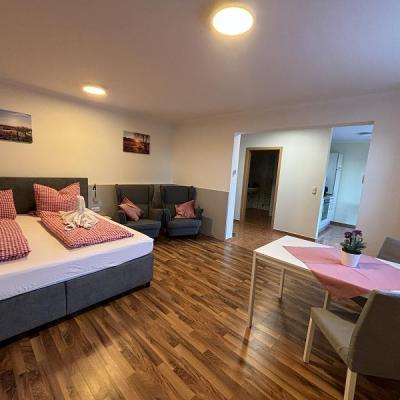 Albersrosenhof Appartement2024 07 Mittel